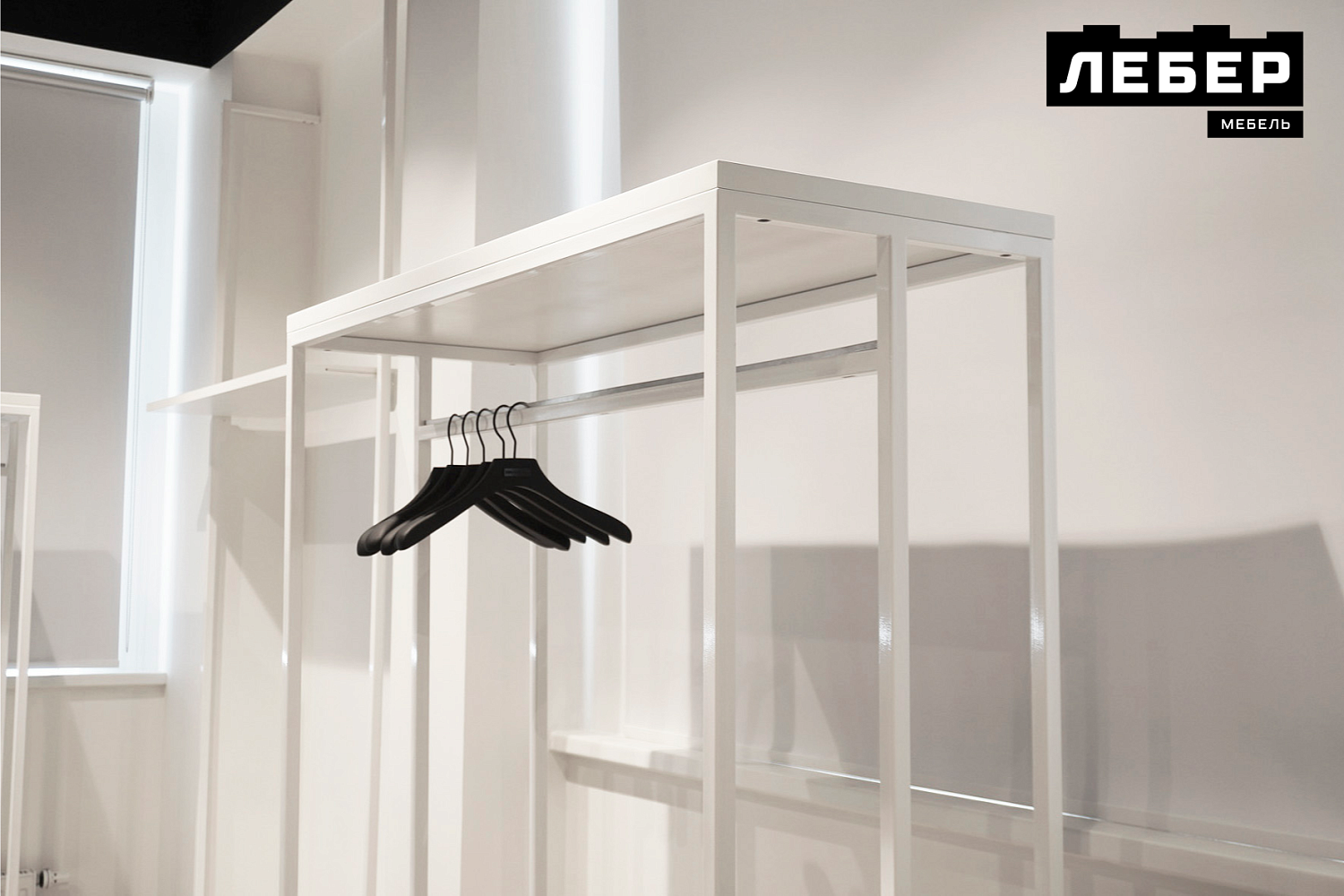 Мебель для шоурума люксового бренда